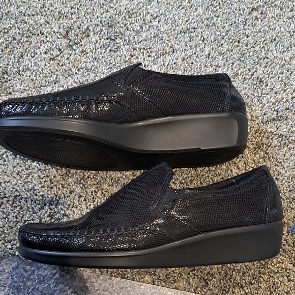 SAS Women's Textured Black Loafers New Without Box - Picture 5 of 7